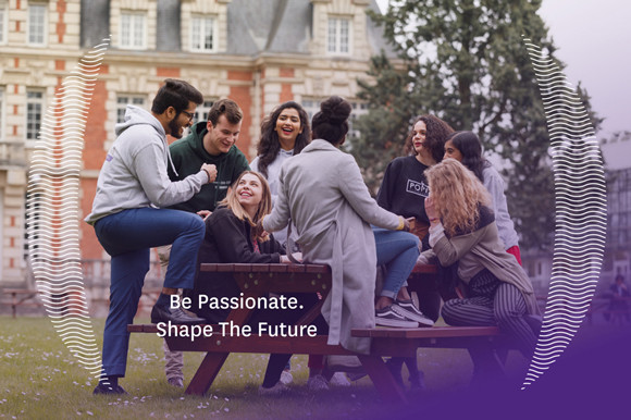Étudiants engagés à NEOMA Rouen, illustrant la devise Be Passionate, Shape The Future